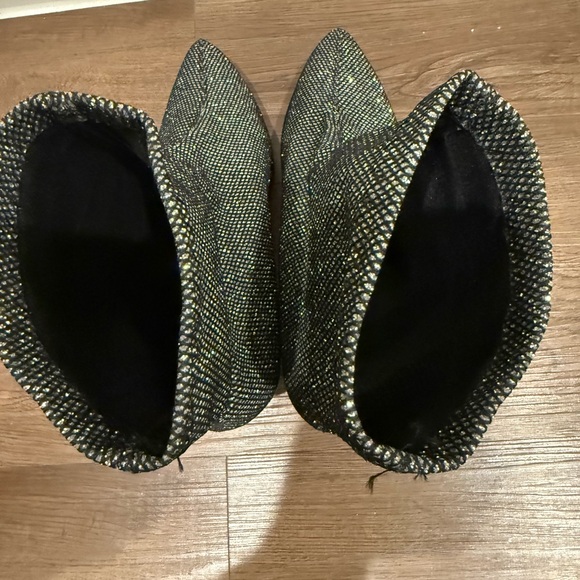 Stylish Black Women's Boots - Picture 8 of 9